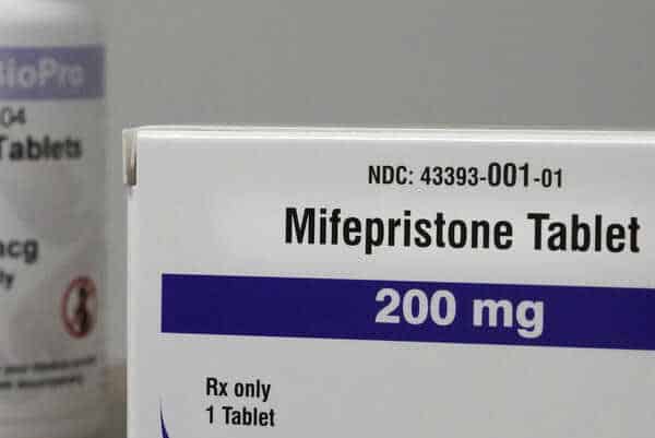 داروی پزشکی برای سقط جنین روشی غیرجراحی و ایمن در سهماهه اول بارداری است. انواع داروها، نحوه مصرف، عوارض، مراقبتها و نکات مهم پس از سقط